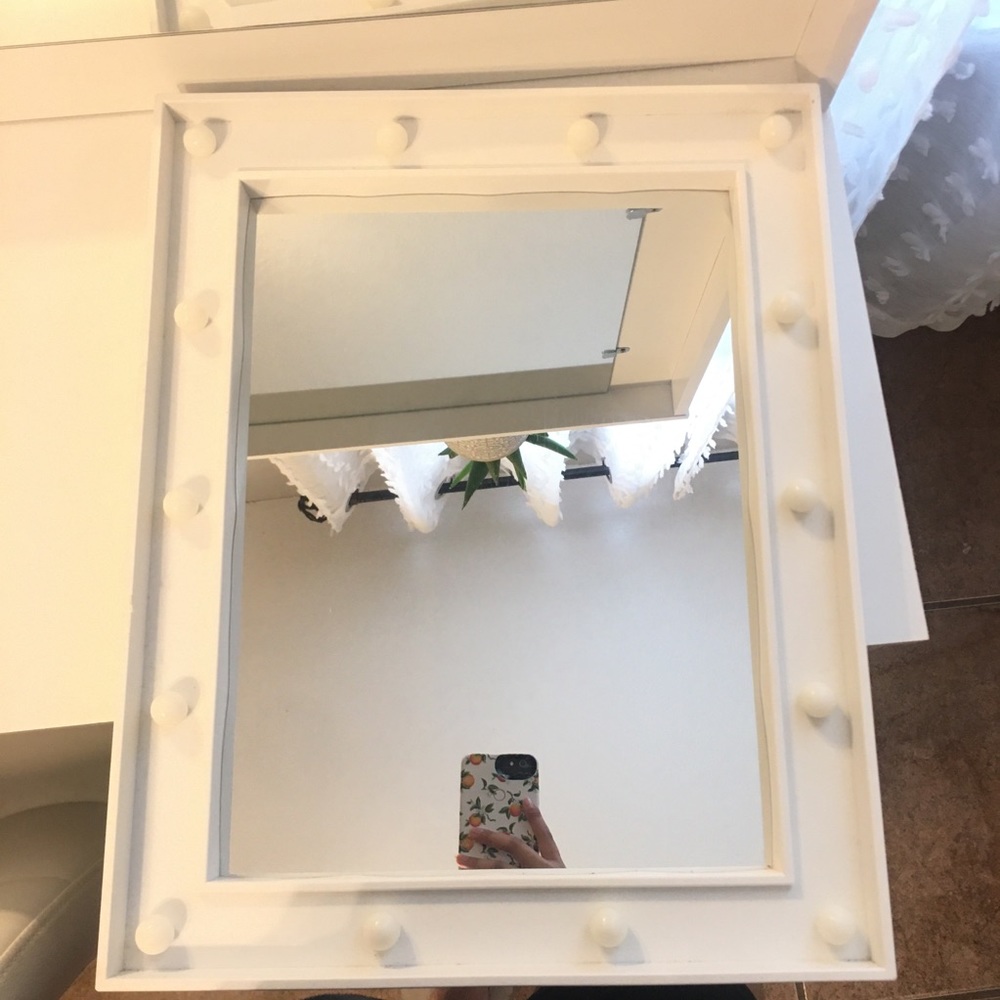 White vanity mirror with lights